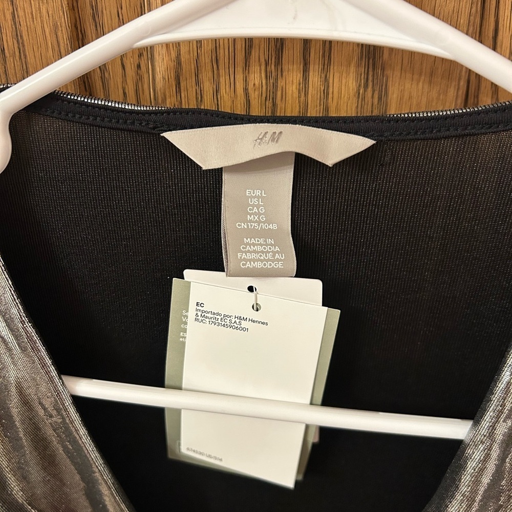 H&M Draped V-Neck Thong Metallic Silver Long Sleeve Bodysuit Large NWT - Picture 7 of 8